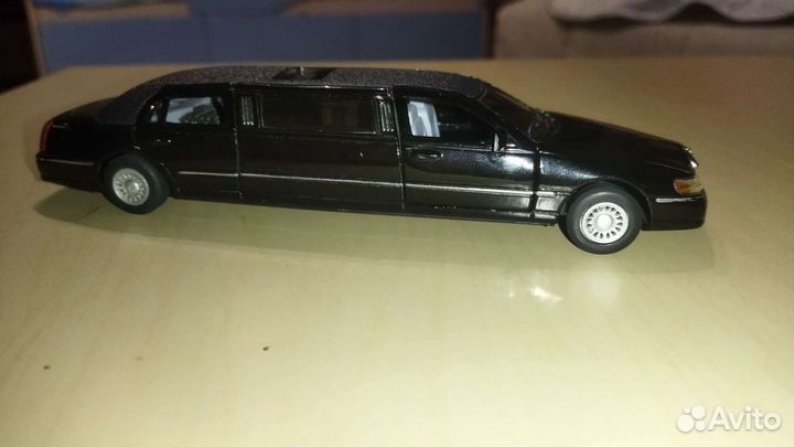 Коллекционная машина (лимузин) Lincoln Town car