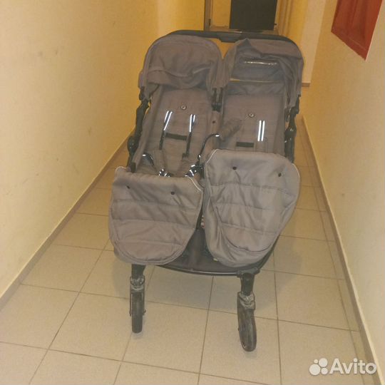 Коляска для двойни