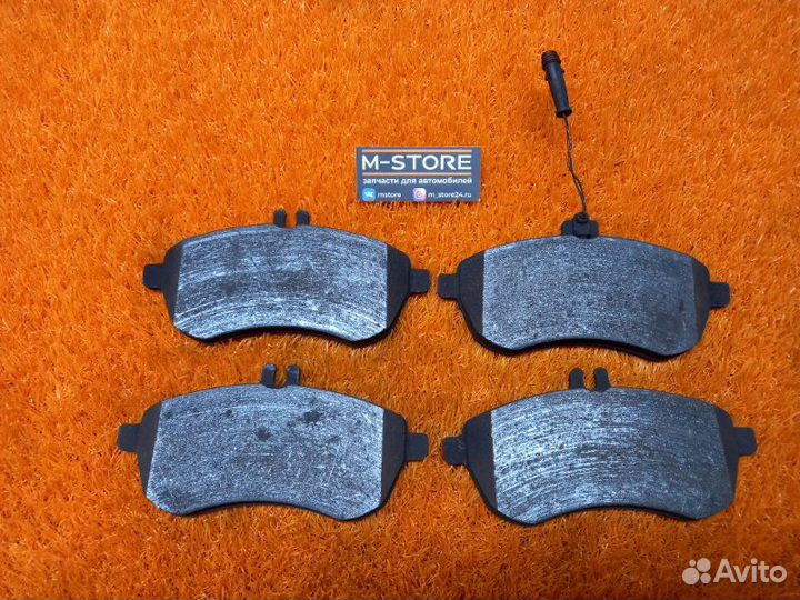 Колодки тормозные передние Mercedes-Benz C-Class