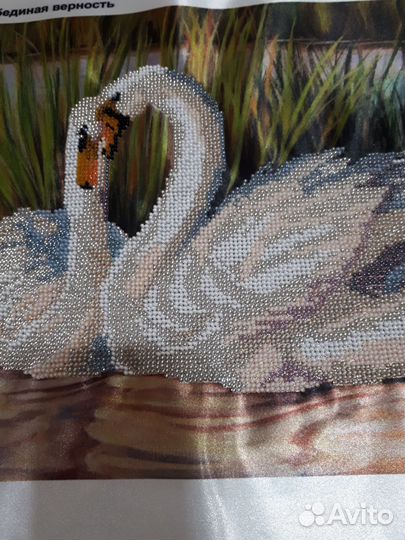 Готовая вышивка на шелке бисером. preciosa
