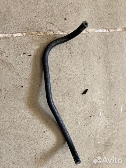 Трубка вакуумная Audi A4 8K 06H133241E