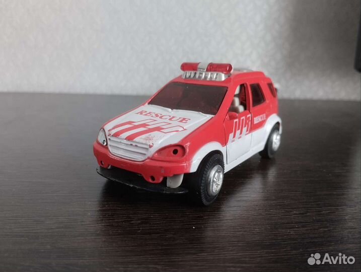 Коллекционная модель машина 1:32