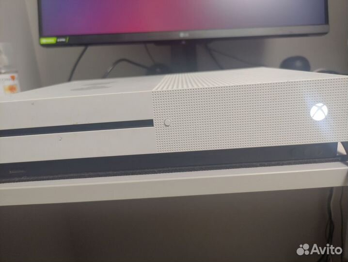 Xbox one s 1tb с играми