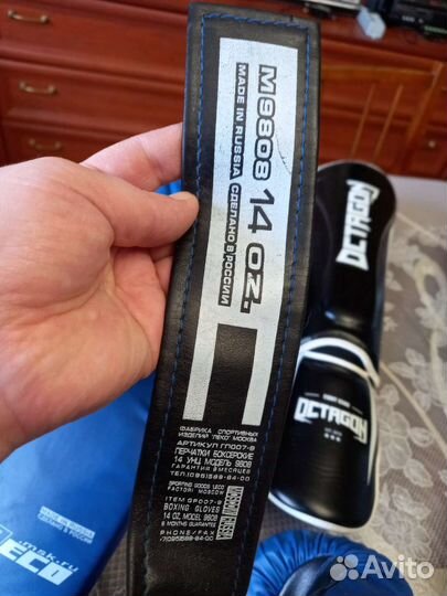 Шлем и наколенники бокс.перчатки