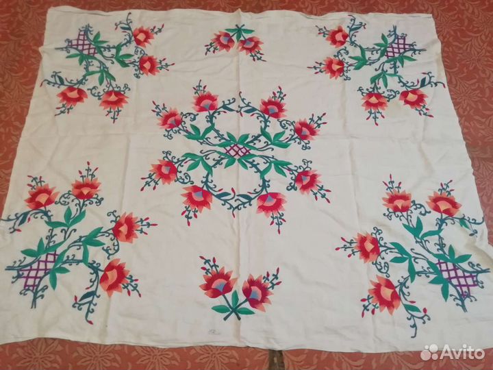 Скатерть с ручной вышивкой винтаж СССР