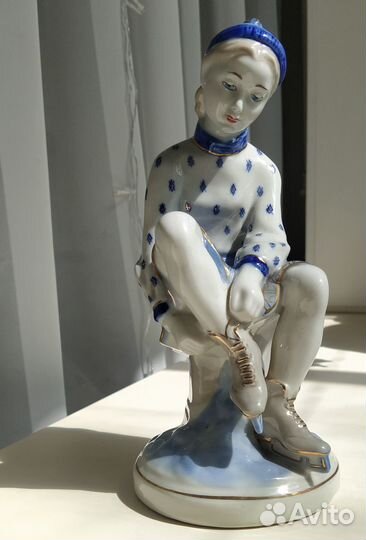 Статуэтка Конькобежка Гжель