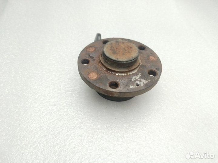 Ступица задняя правая Volkswagen Passat B7 cdab