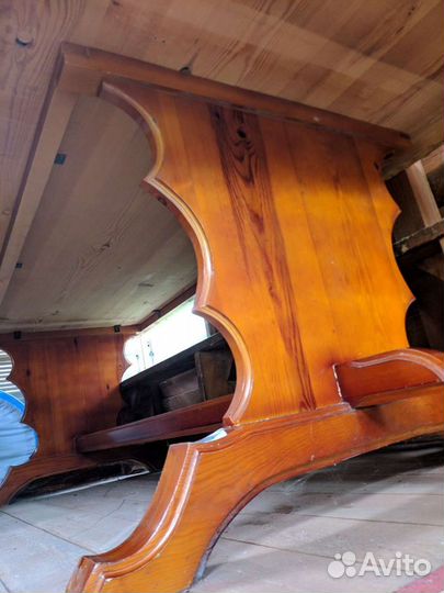 Большой обеденный стол из массива