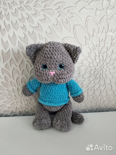 Котик вязаный ручной работы