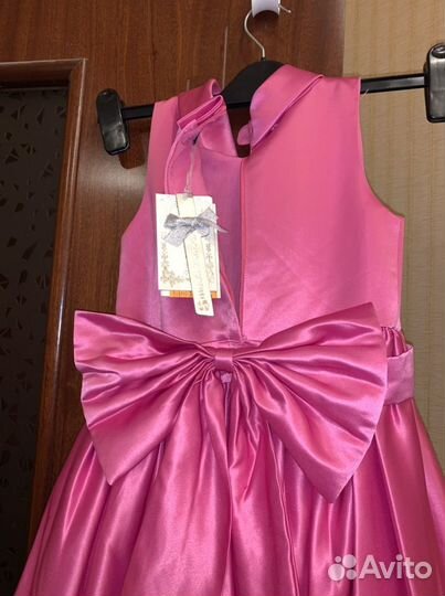 Новое атласное пышное платье