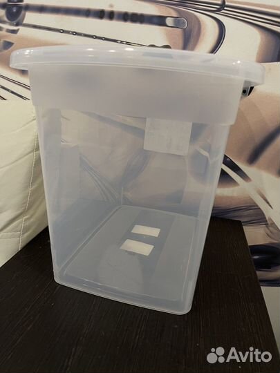 Пластиковый ящик с крышкой