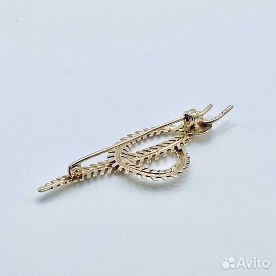 Золотая брошь