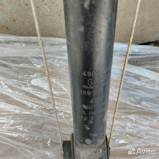 На WV Passat B5 универсал зад амортизатор