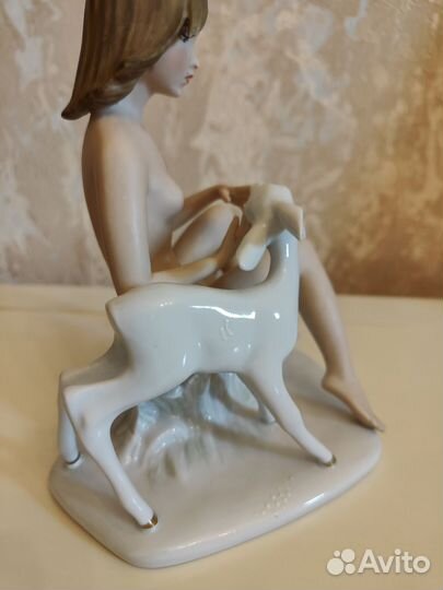 Статуэтка Германия фарфор девушка с ланью