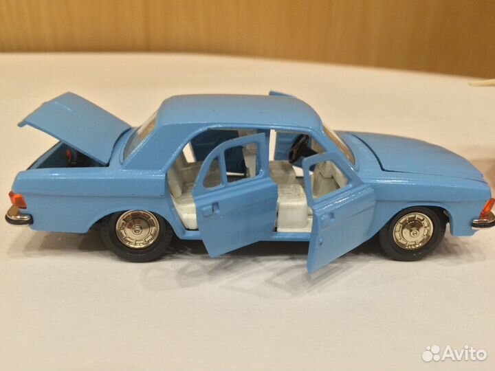 Коллекционная модель волга газ 3102 1:43 тантал