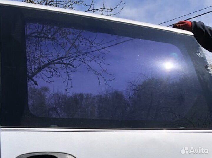 Стекло для задней левой двери на dodge caravan