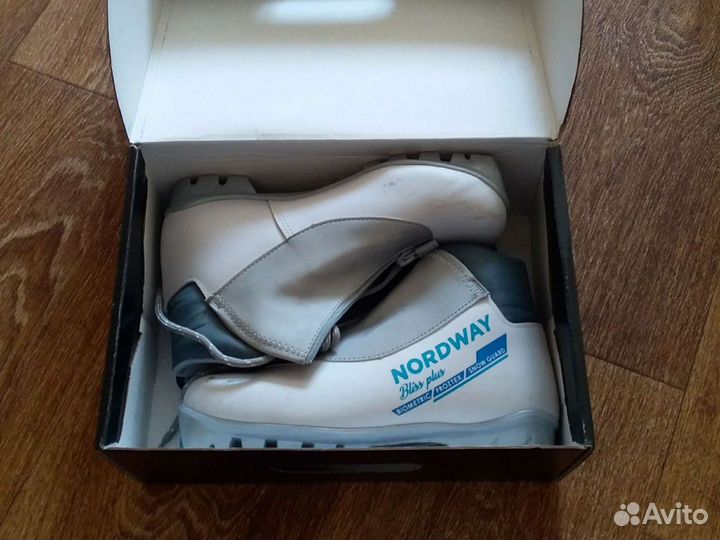 Ботинки лыжные женские