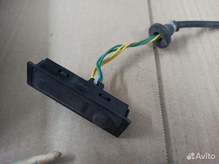 Кнопка замка крышки багажника XTrail T32