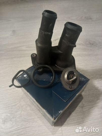 Термостат в сборе с корпусом на Ford Fusion