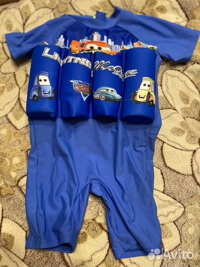 Костюм для плавания с пенопластовыми вставками