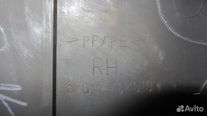 Toyota Hilux Обшивка двери задняя правая