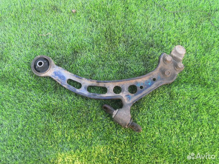 Рычаг передний левый /правый Toyota Solara 1