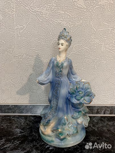 Хозяйка медной горы с каменным цветком