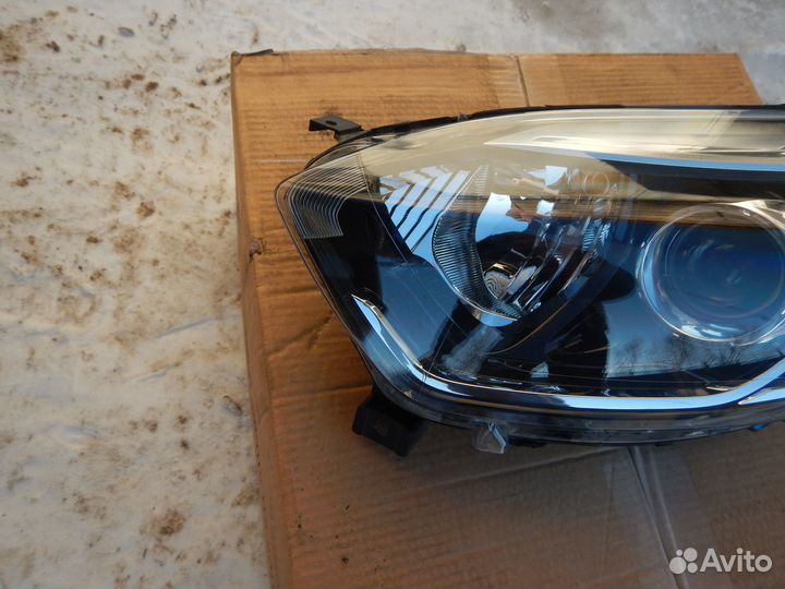 Фара левая Renault Kaptur