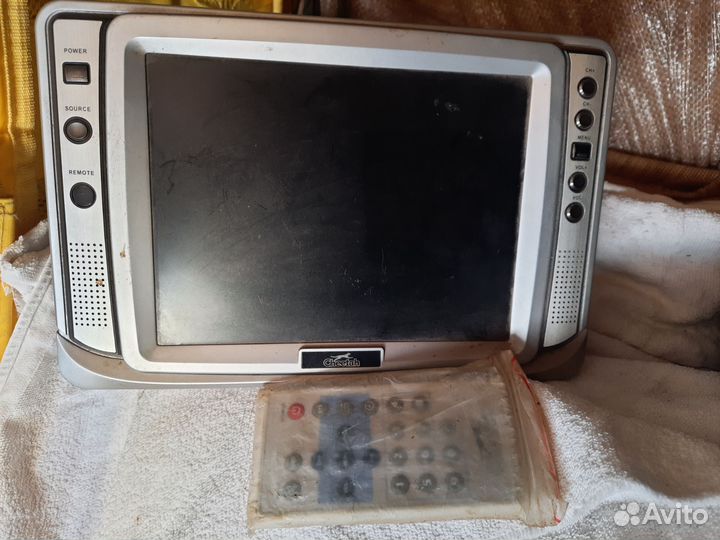 Маленький телевизор(DVD и приставка на 20 каналов)