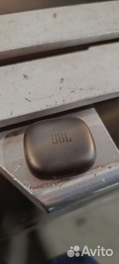 Бокс зарядка для наушников jbl live pro 2 tws