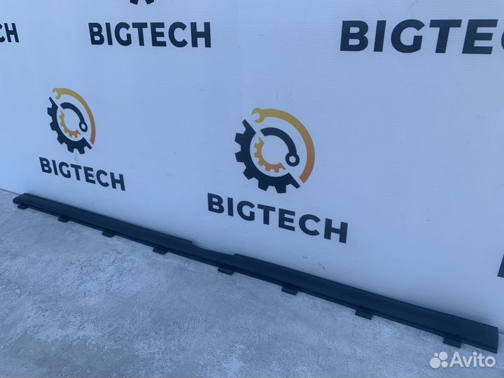 Уплотнитель капота Mercedes E W212 A2128870298