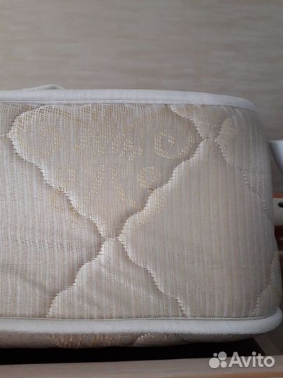 Детский уголок с кроватью и столом,шкаф и матрас