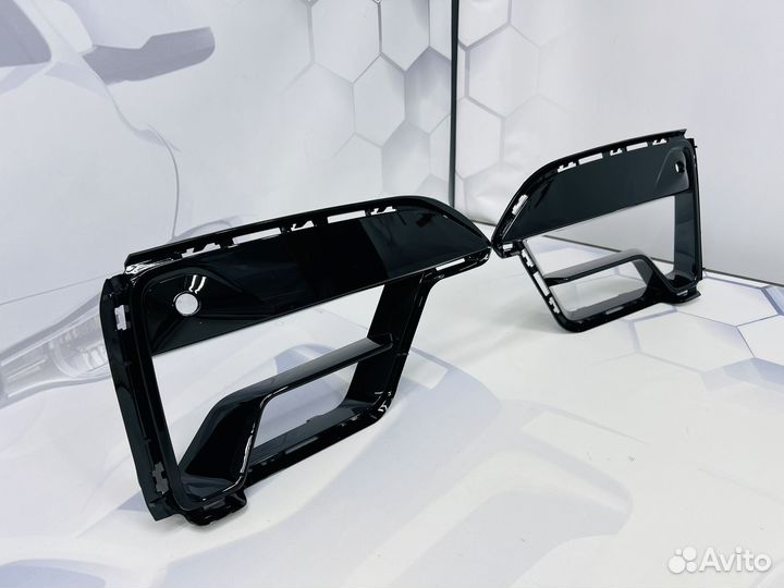 Боковые решетки бампера BMW G30 В Стиле F90 Глянец