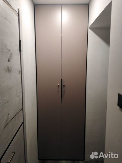 Шкаф распашной в подъезд