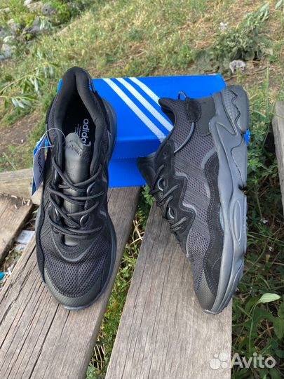 Кроссовки adidas ozweego