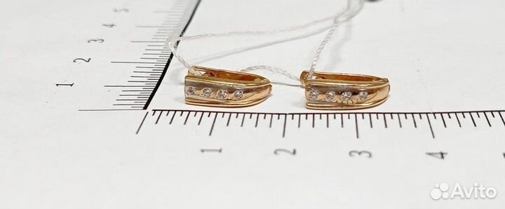 Серьги с синтетическим камнем Золото