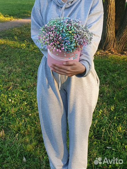 Букет в шляпной коробке из гипсофилы