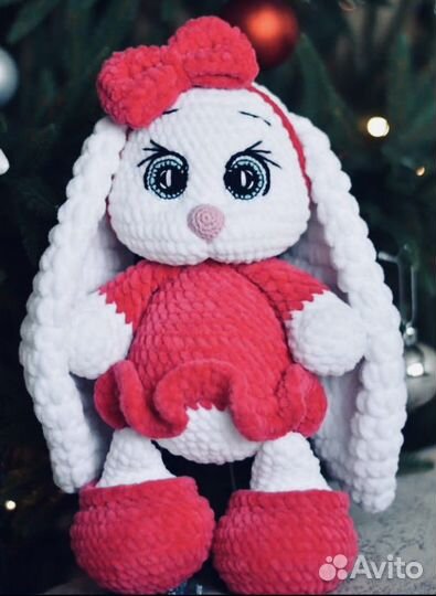 Вязаный Заяц из плюшевой пряжи