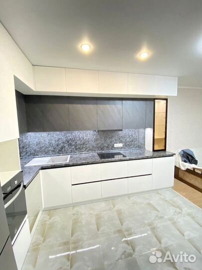 Кухня в потолок на заказ