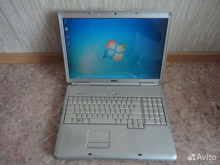 Отличный ноутбук / 17 дюймов / новая батарея