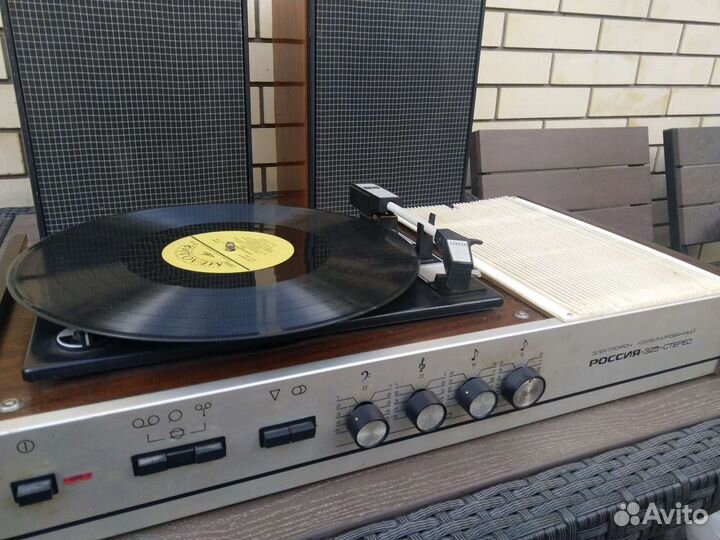 Винил. проигрыватель Россия-325С+ 20 шт пластинок