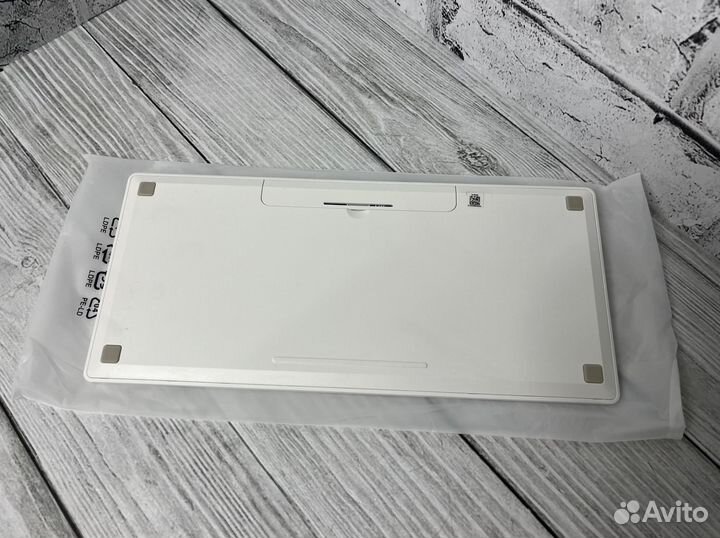 Беспроводная клавиатура Samsung Trio 500, русская