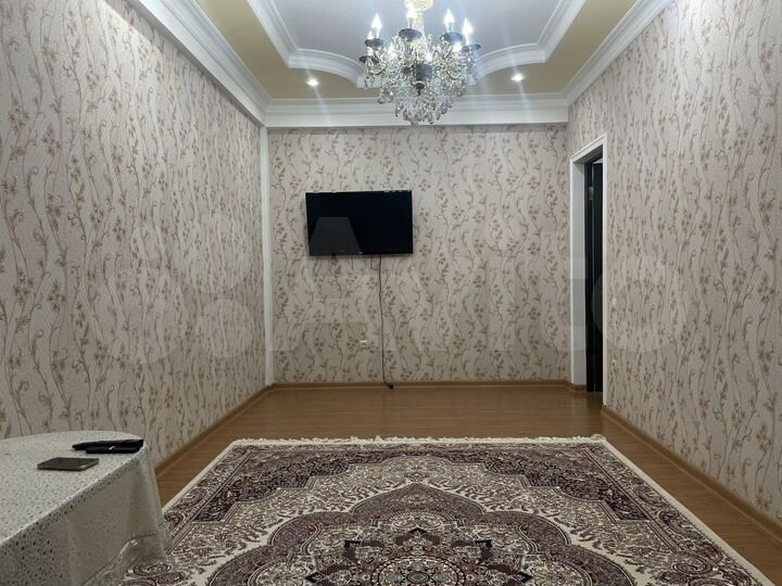 2-к. квартира, 74 м², 1/5 эт.