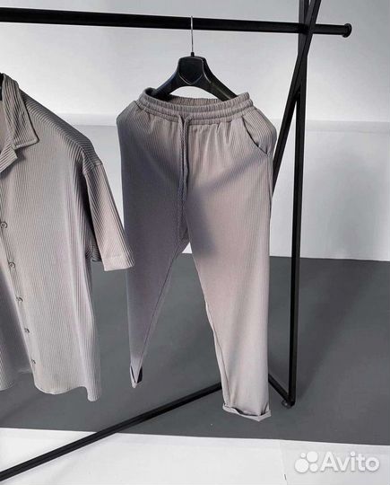 Костюм мужской новый