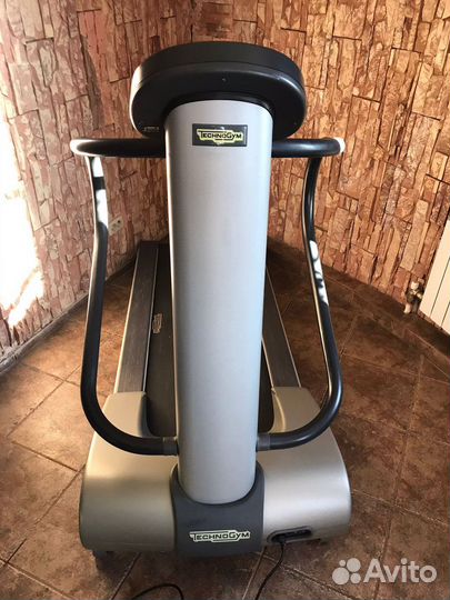 Профессиональная Беговая дорожка Technogym