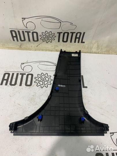 Накладка центральной стойки левая Kia Ceed JD 2012