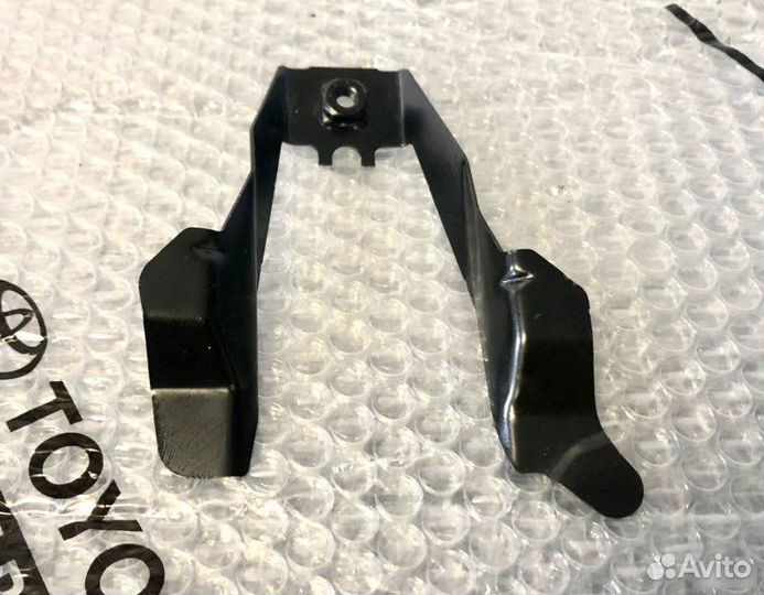 Кронштейн кузова правый Lexus Rx 4