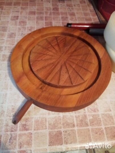 Для отжима масла пресс с деревянным бочонком