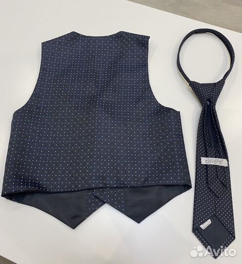 Жилетка для мальчика и галстук