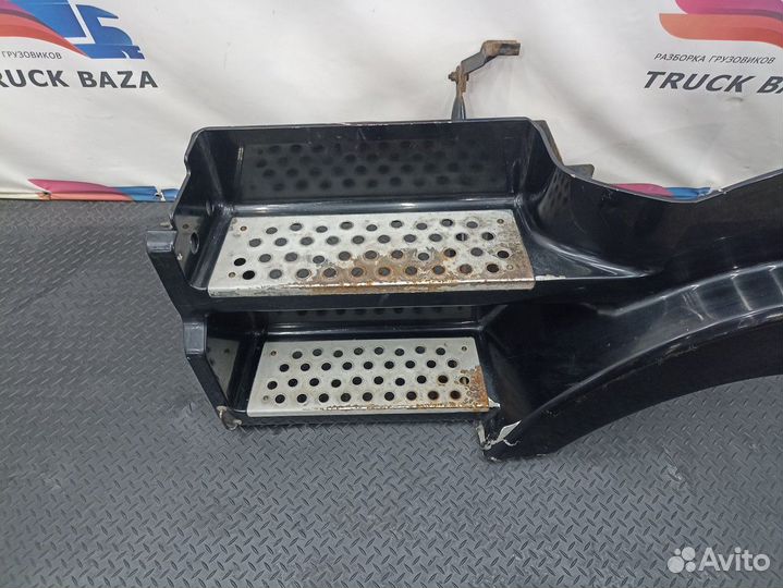 9436663801 Корпус подножек левый